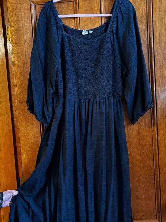 Fat Face Dresses & Skirts - Fat Face Smocked Midi Dress in Navy; Size 18